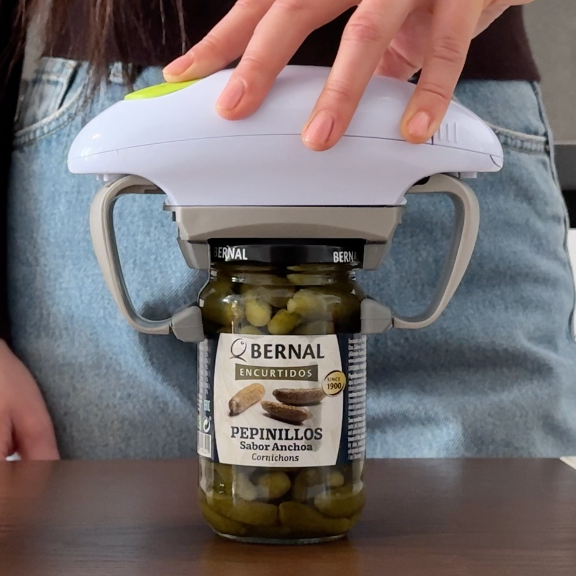 Electric Jar Opener — Opens Any Jar With One Touch
