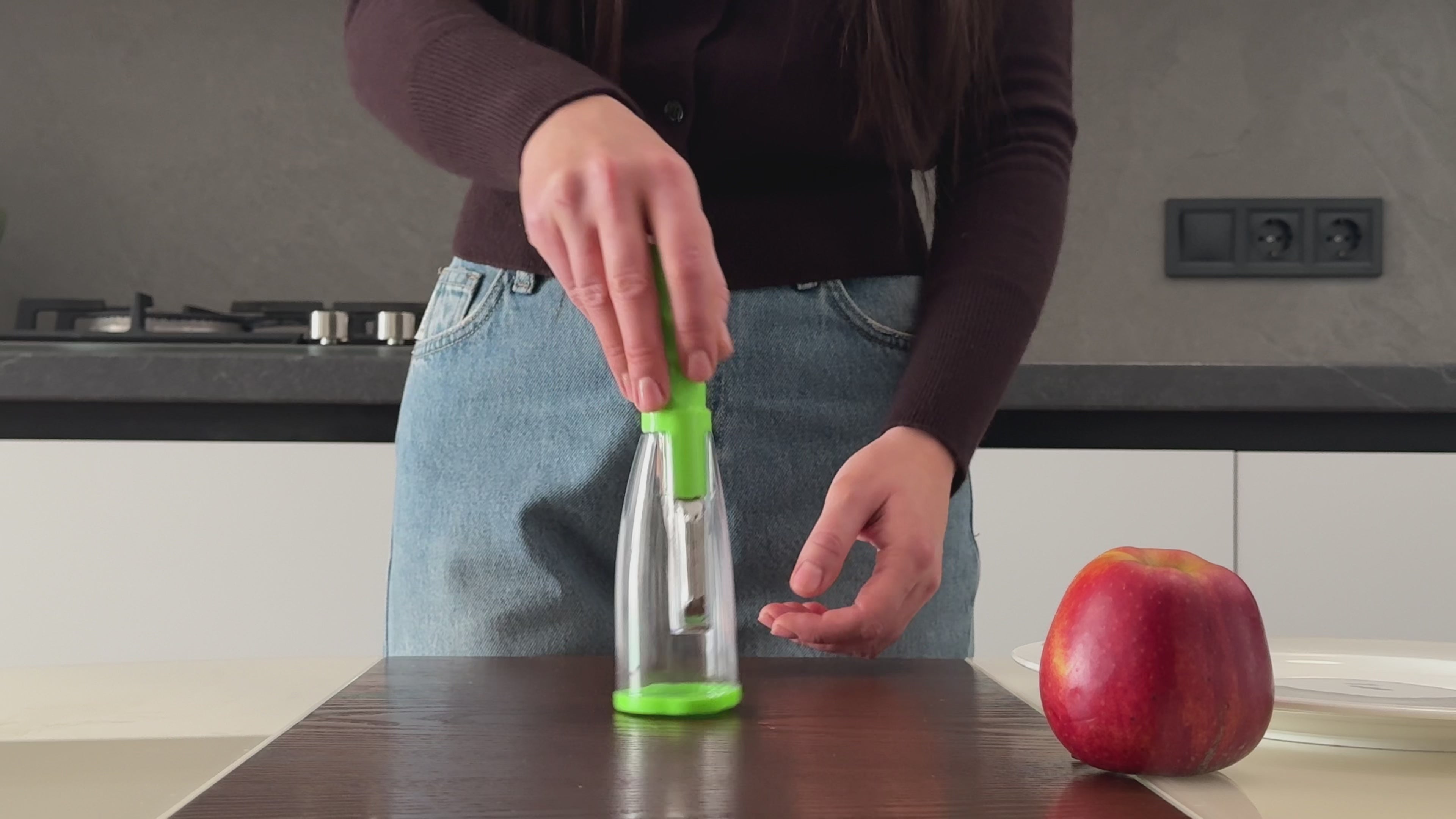 Load video: Ergonomic Peeler with Built-In Collector - Peel More, Clean Less | GrabberTool