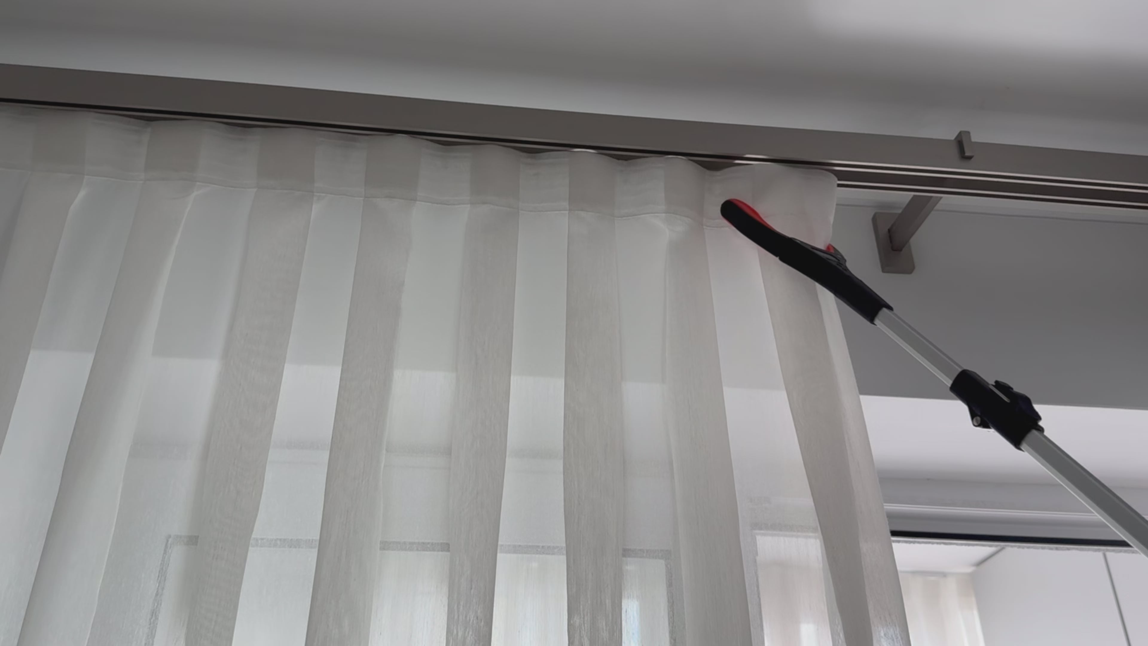 Load video: Reacher Grabber Tools